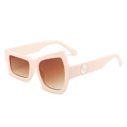 🍬 Irregular Candy-Colored Sunglasses – Trendy Catwalk Style Eyewear for Fashion Lovers – Bold, Vibrant Shades for Unique Looks – Perfect for Summer & Festivals 🌞